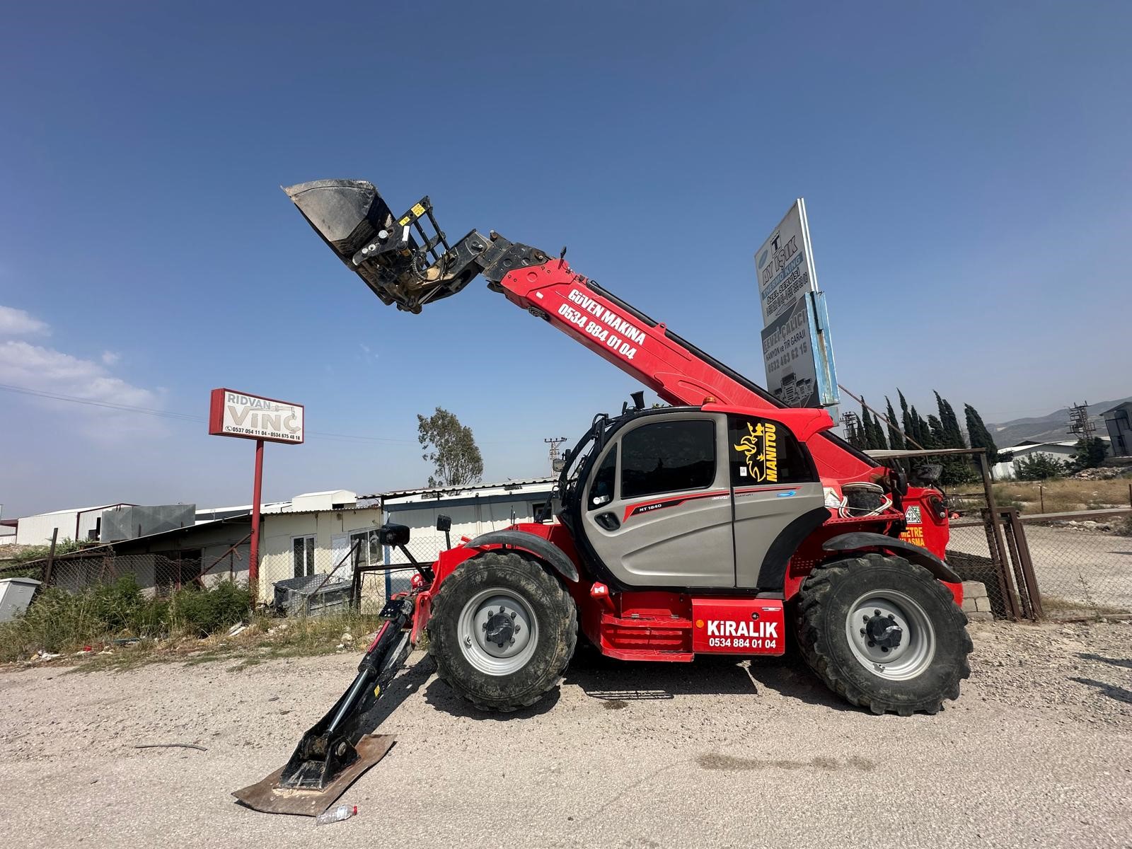 Nakliyat ve yükleme işlerinde kullanılan iş makinası